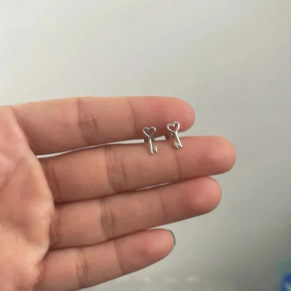 925 Sterling Silver Heart Key Earrings - Picture 5 of 8